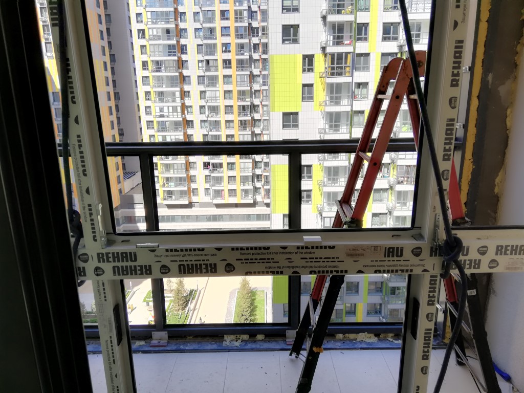 Замена холодного панорамного остекления балконов в ЖК Фили Град 