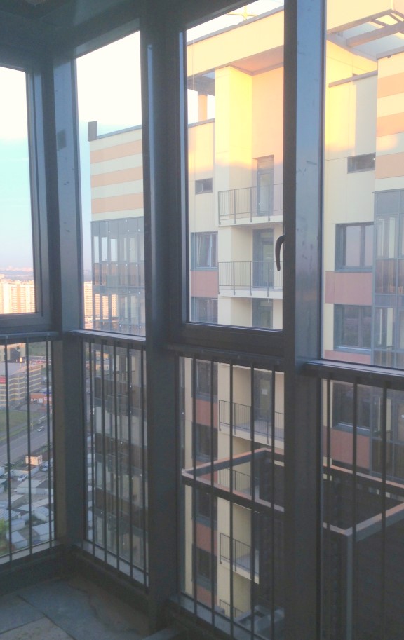 Холодное панорамное остекление балкона в Переделкино